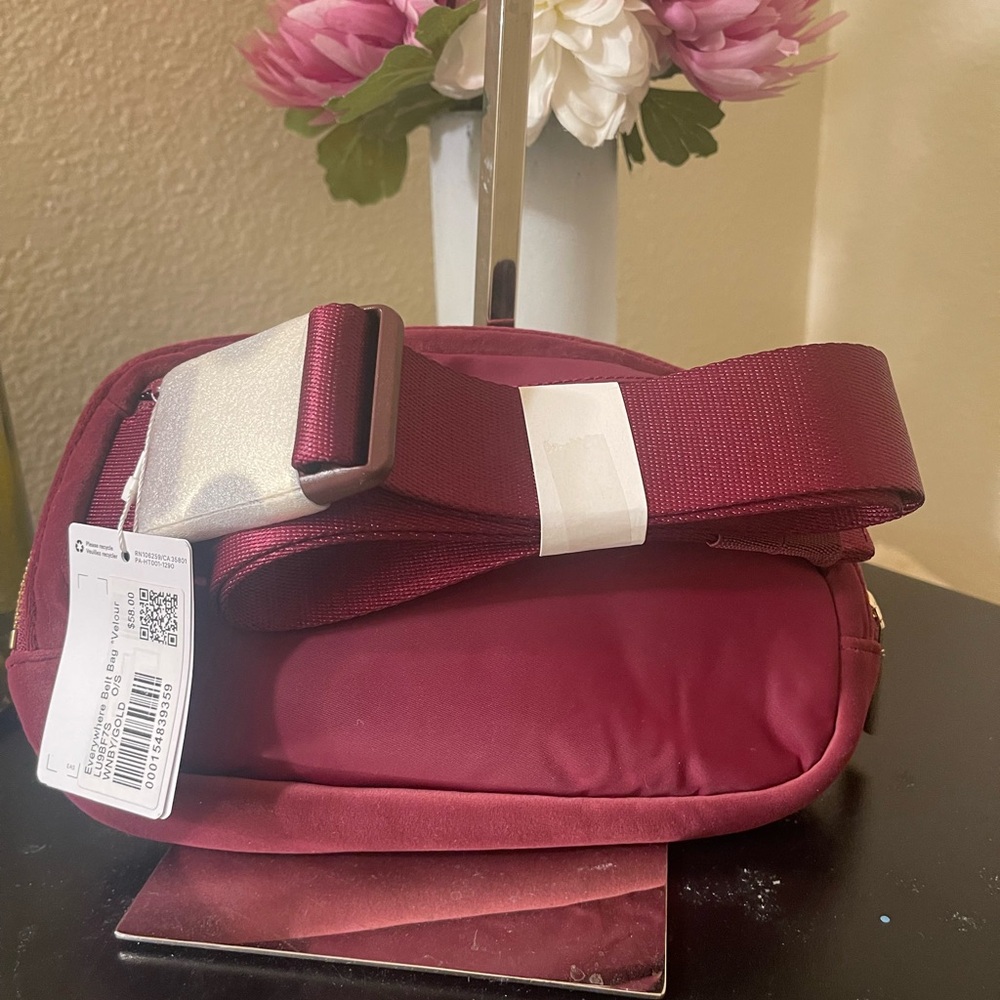 NWT Lululemon wine berry  Crossbody / belt bag .Limited edition  out of stock🎈 - Picture 2 of 9